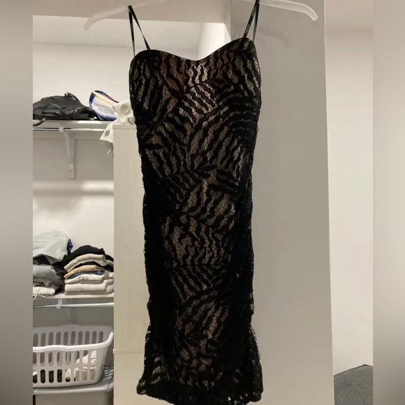 Little black lace dress - Picture 2 of 3